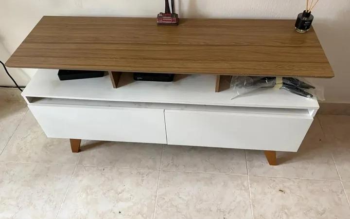 Tv console Location: agungi 
