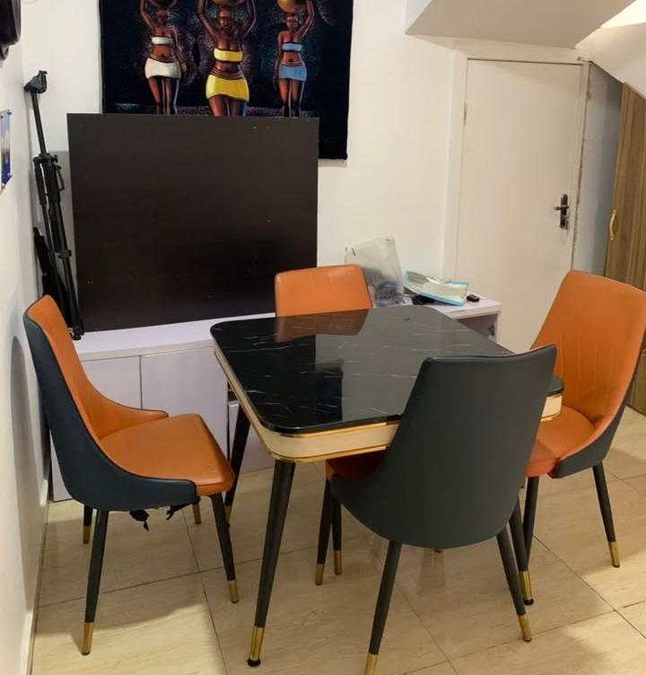 2 months old 4 seater dinning with marble top Location: sangotedo 